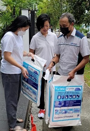 FloodSax alternative sandbags being distributed in Singapore
